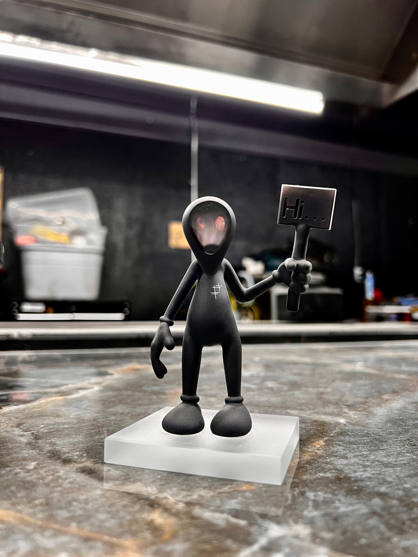 Hi… (Desk Sculpture)